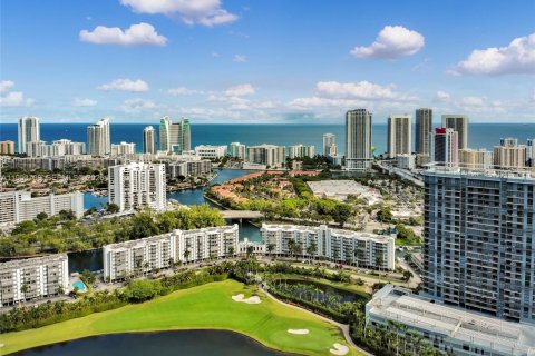 Condo à Hallandale Beach, Floride, 2 chambres  № 2008030