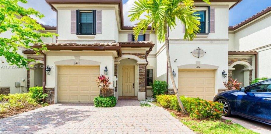 Adosado en Hialeah, Florida 3 dormitorios, 158.58 m2 № 1766816