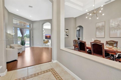 House in Miramar, Florida 5 bedrooms, 239.32 sq.m. № 1809012 - photo 4