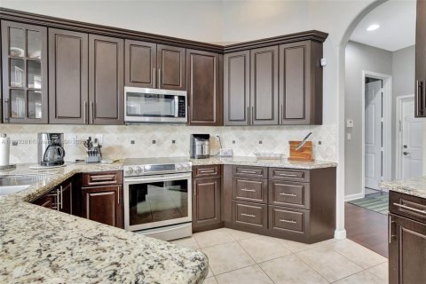 House in Miramar, Florida 5 bedrooms, 239.32 sq.m. № 1809012 - photo 15