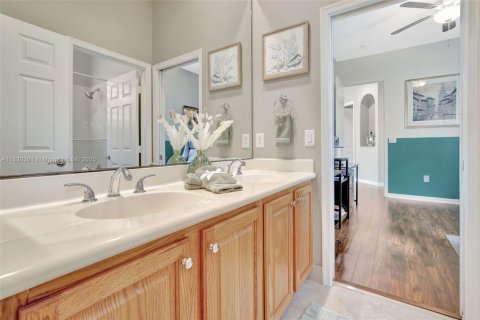 House in Miramar, Florida 5 bedrooms, 239.32 sq.m. № 1809012 - photo 30