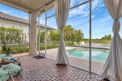 House in Miramar, Florida 5 bedrooms, 239.32 sq.m. № 1809012 - photo 1
