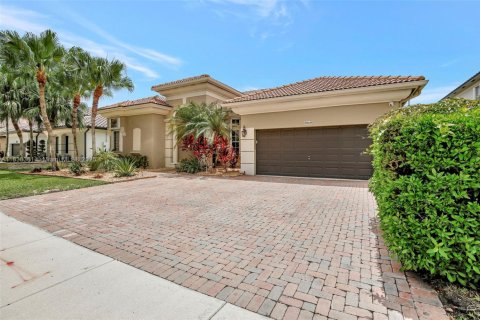 House in Miramar, Florida 5 bedrooms, 239.32 sq.m. № 1809012 - photo 3