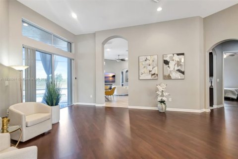 House in Miramar, Florida 5 bedrooms, 239.32 sq.m. № 1809012 - photo 11