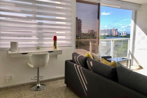 Condo in Miramar, Florida, 1 bedroom  № 1612947 - photo 4