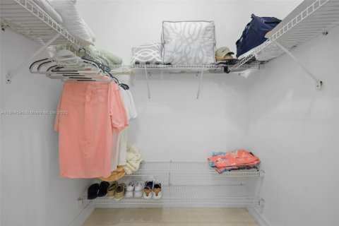 Condo in Sunny Isles Beach, Florida, 2 bedrooms  № 1727581 - photo 19