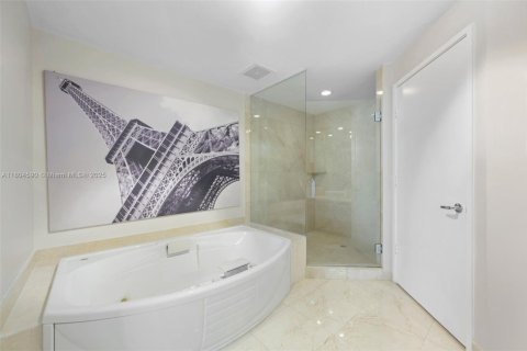 Condo in Sunny Isles Beach, Florida, 2 bedrooms  № 1727581 - photo 17