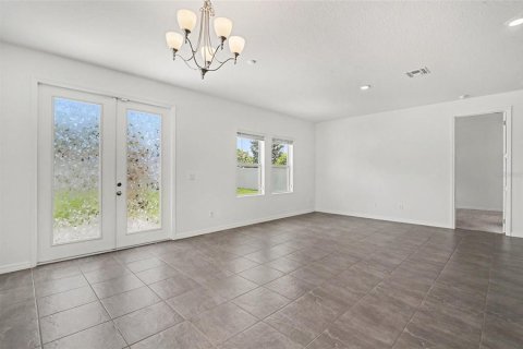 House in HAMPTON OAKS in Deltona, Florida 3 bedrooms, 155.61 sq.m. № 2196458 - photo 7