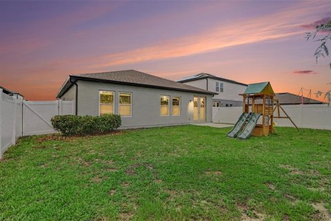 House in HAMPTON OAKS in Deltona, Florida 3 bedrooms, 155.61 sq.m. № 2196458 - photo 3