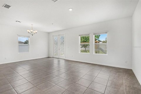 House in HAMPTON OAKS in Deltona, Florida 3 bedrooms, 155.61 sq.m. № 2196458 - photo 6
