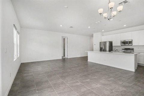 House in HAMPTON OAKS in Deltona, Florida 3 bedrooms, 155.61 sq.m. № 2196458 - photo 9