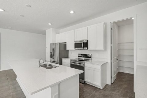 House in HAMPTON OAKS in Deltona, Florida 3 bedrooms, 155.61 sq.m. № 2196458 - photo 10