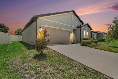 House in HAMPTON OAKS in Deltona, Florida 3 bedrooms, 155.61 sq.m. № 2196458 - photo 2