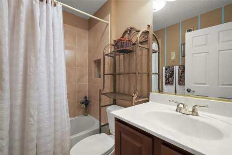 House in The Villages, Florida 3 bedrooms, 181.44 sq.m. № 1832707 - photo 21