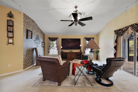 House in The Villages, Florida 3 bedrooms, 181.44 sq.m. № 1832707 - photo 9