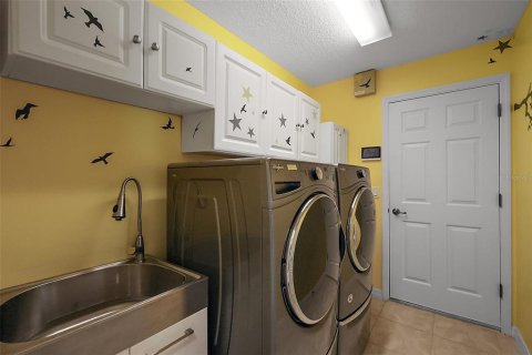 House in The Villages, Florida 3 bedrooms, 181.44 sq.m. № 1832707 - photo 24