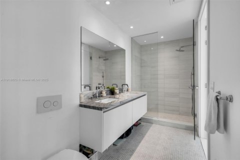 Condominio en venta en Miami, Florida, 1 dormitorio, 63.17 m2 № 1974912 - foto 17