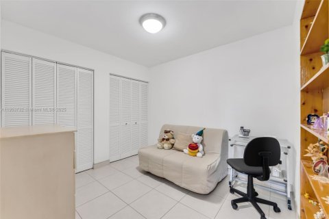 Condominio en venta en Miami, Florida, 2 dormitorios, 65.03 m2 № 2081856 - foto 11