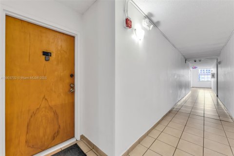 Condominio en venta en Miami, Florida, 2 dormitorios, 65.03 m2 № 2081856 - foto 2