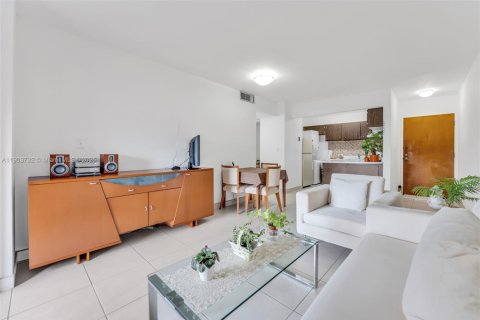 Condominio en venta en Miami, Florida, 2 dormitorios, 65.03 m2 № 2081856 - foto 7
