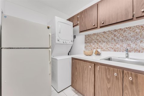 Condominio en venta en Miami, Florida, 2 dormitorios, 65.03 m2 № 2081856 - foto 5