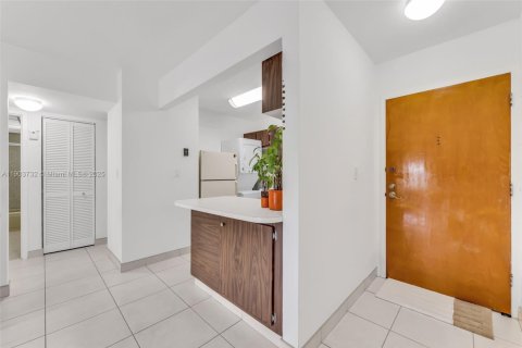 Condominio en venta en Miami, Florida, 2 dormitorios, 65.03 m2 № 2081856 - foto 3