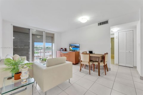Condominio en venta en Miami, Florida, 2 dormitorios, 65.03 m2 № 2081856 - foto 6