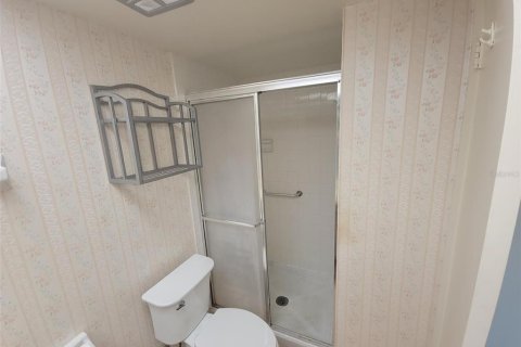 Condo in Saint Petersburg, Florida, 2 bedrooms  № 2100008 - photo 19