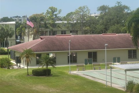 Condo in Saint Petersburg, Florida, 2 bedrooms  № 2100008 - photo 25
