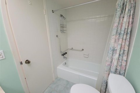 Condo in Saint Petersburg, Florida, 2 bedrooms  № 2100008 - photo 21