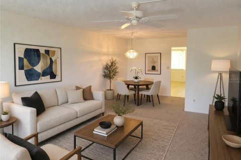 Condo in Saint Petersburg, Florida, 2 bedrooms  № 2100008 - photo 2