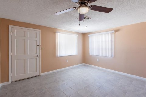 Casa en alquiler en New Port Richey, Florida, 2 dormitorios, 74.41 m2 № 1906501 - foto 3