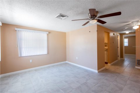 Casa en alquiler en New Port Richey, Florida, 2 dormitorios, 74.41 m2 № 1906501 - foto 2