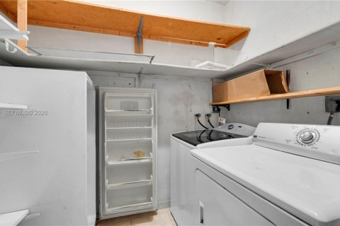 Propiedad comercial en venta en Miami, Florida, 173.17 m2 № 2009933 - foto 19