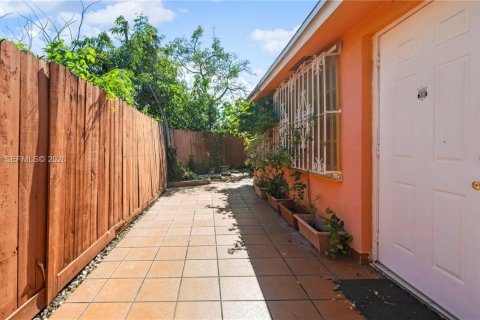 Propiedad comercial en venta en Miami, Florida, 173.17 m2 № 2009933 - foto 21