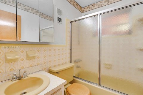 Propiedad comercial en venta en Miami, Florida, 173.17 m2 № 2009933 - foto 24