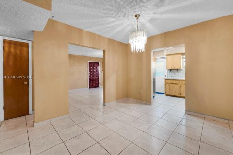 Propiedad comercial en venta en Miami, Florida, 173.17 m2 № 2009933 - foto 4