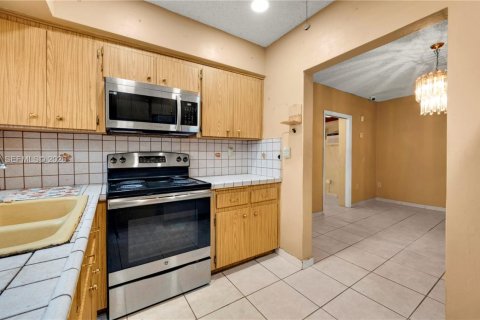 Propiedad comercial en venta en Miami, Florida, 173.17 m2 № 2009933 - foto 6