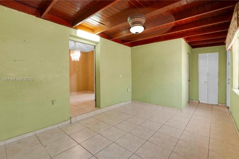 Propiedad comercial en venta en Miami, Florida, 173.17 m2 № 2009933 - foto 17