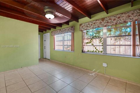Propiedad comercial en venta en Miami, Florida, 173.17 m2 № 2009933 - foto 16