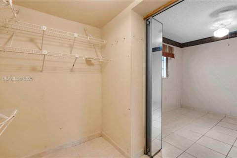 Propiedad comercial en venta en Miami, Florida, 173.17 m2 № 2009933 - foto 29