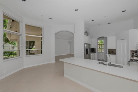 House in Weston, Florida 5 bedrooms, 301 sq.m. № 1799675 - photo 7
