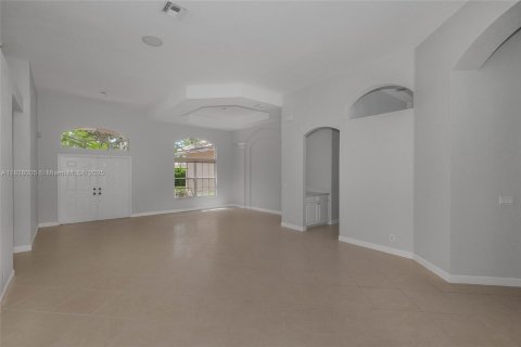 House in Weston, Florida 5 bedrooms, 301 sq.m. № 1799675 - photo 13