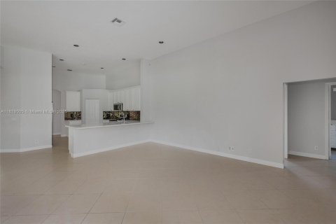 House in Weston, Florida 5 bedrooms, 301 sq.m. № 1799675 - photo 10