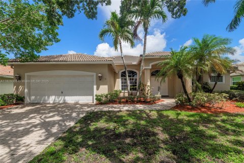 House in Weston, Florida 5 bedrooms, 301 sq.m. № 1799675 - photo 1