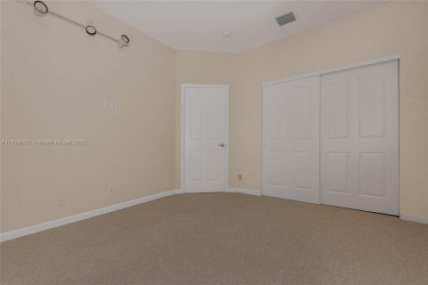 House in Weston, Florida 5 bedrooms, 301 sq.m. № 1799675 - photo 24