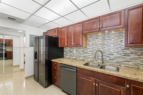 Copropriété à vendre à Sunny Isles Beach, Floride: 1 chambre, 93.37 m2 № 1862724 - photo 8