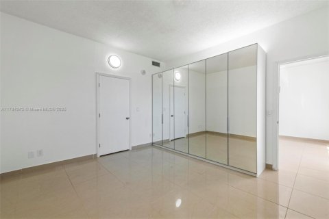 Copropriété à vendre à Sunny Isles Beach, Floride: 1 chambre, 93.37 m2 № 1862724 - photo 16