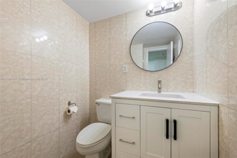 Copropriété à vendre à Sunny Isles Beach, Floride: 1 chambre, 93.37 m2 № 1862724 - photo 13