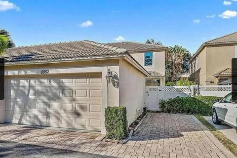 Townhouse in Palm Beach Gardens, Florida 3 bedrooms, 160.54 sq.m. № 2399943 - photo 3